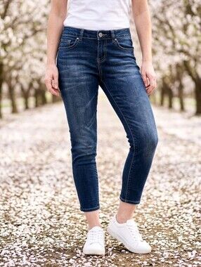 VIP Jeans 3/4 Dark Wash Distressed Crop Jeans Raw Hem Skinny Ankle Denim
